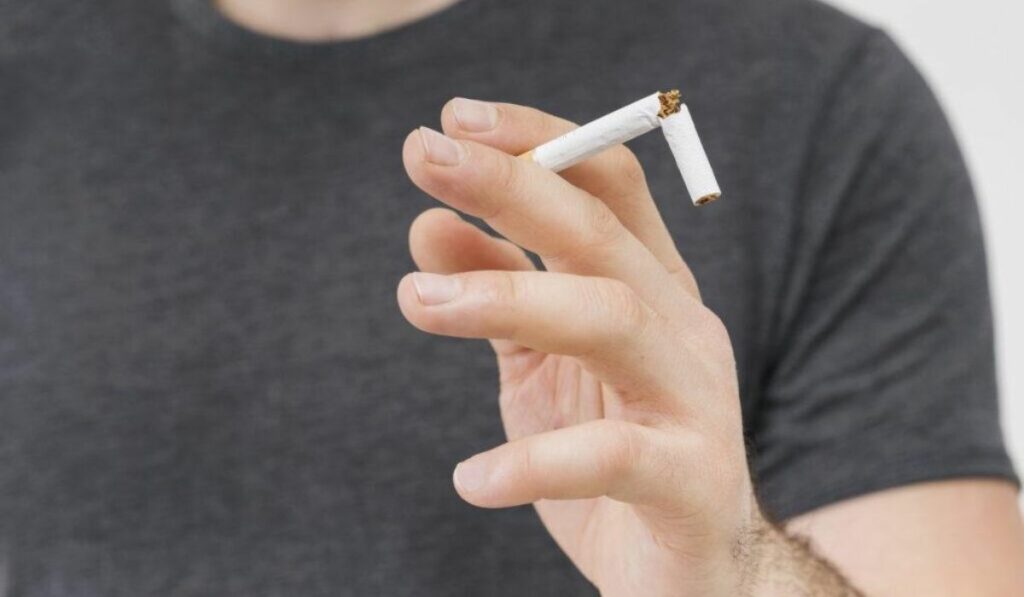 Фото с сигаретой в руке мужские