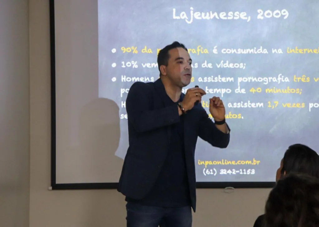Fábio Caló em palestra no curso de sexualidade