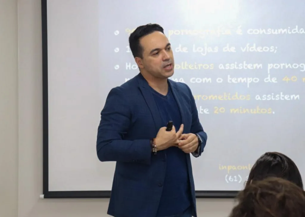 Fábio Caló em palestra sobre sexualidade feminina